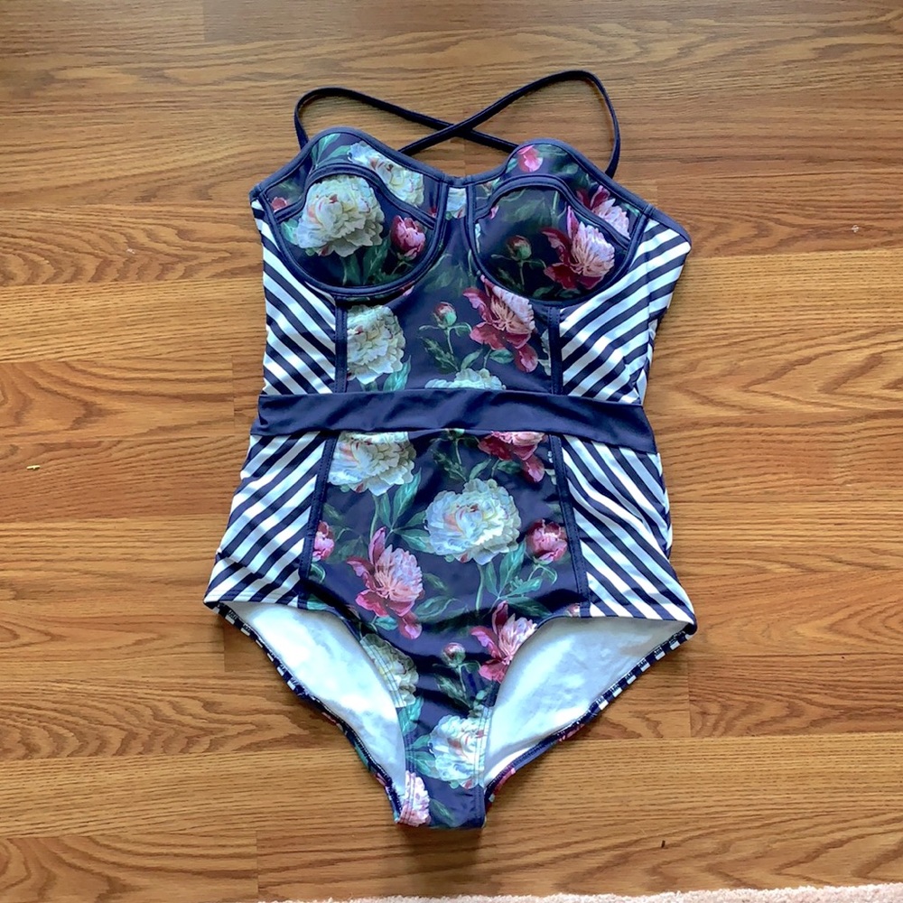 MODCLOTH swimsuit - Size Large